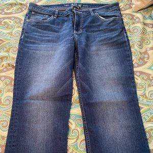 Apt 9 Capri